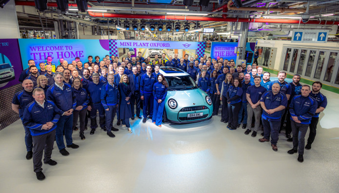 Πόσο κοστίζει το νέο MINI στην Αγγλία