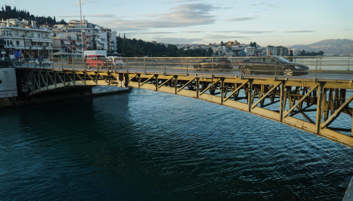 Χαλκίδα: 21χρονος Έπεσε Από Τη Γέφυρα Στη Θάλασσα!