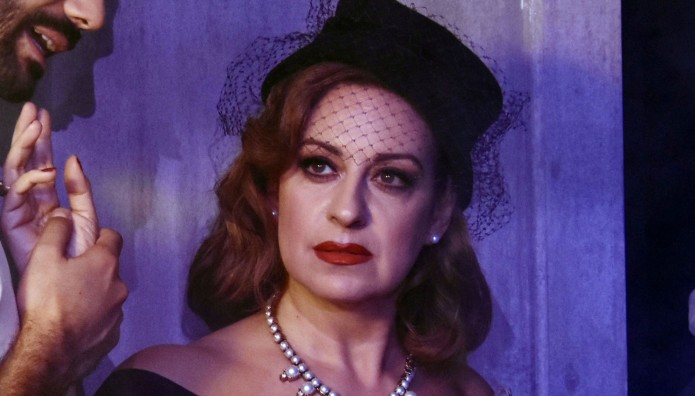 Ευαγγελία Μουμούρη: Σπάνια δημόσια εμφάνιση με τον σύζυγό της