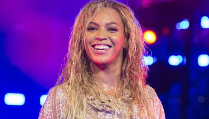 Μπιγιονσέ: Ποζάρει Γυμνή Στο Εξώφυλλο Του Νέου Της Άλμπουμ