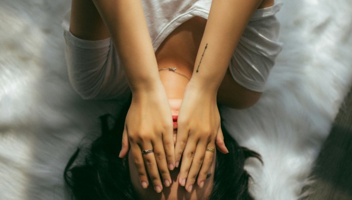 Χολαργό: Τη Συνόδευσε Από Το Μπαρ Σπίτι Της Και Τη Βίασε