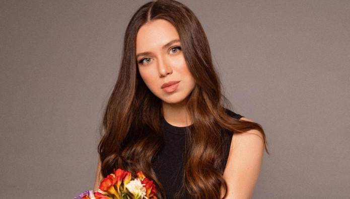 Η Νικόλ Σαραβάκου κάνει βόλτα στο Άλσος