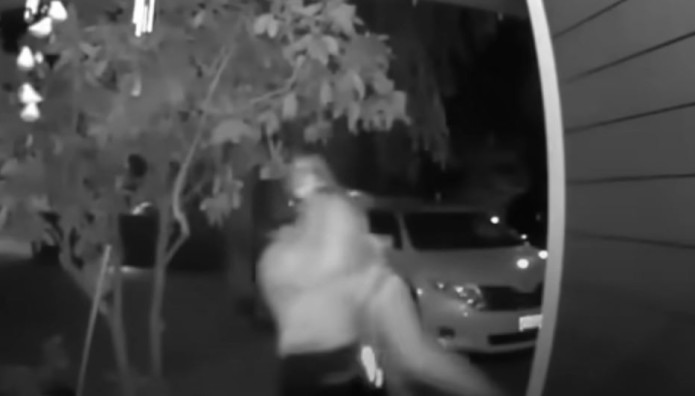 Βίντεο Από Απαγωγή Γυναίκας Έξω Από Σπίτι