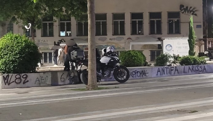 Λάρισα: Άνδρας Έκανε Στριπτίζ Σε Κεντρική Πλατεία