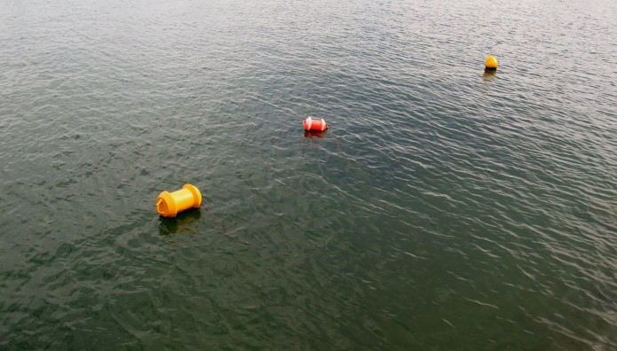 θάλασσα σημαδούρες