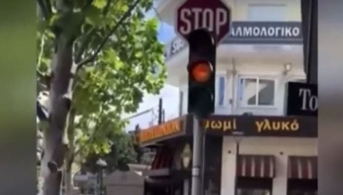 Viral Το Πιο… Άκυρο Φανάρι Στην Αθήνα