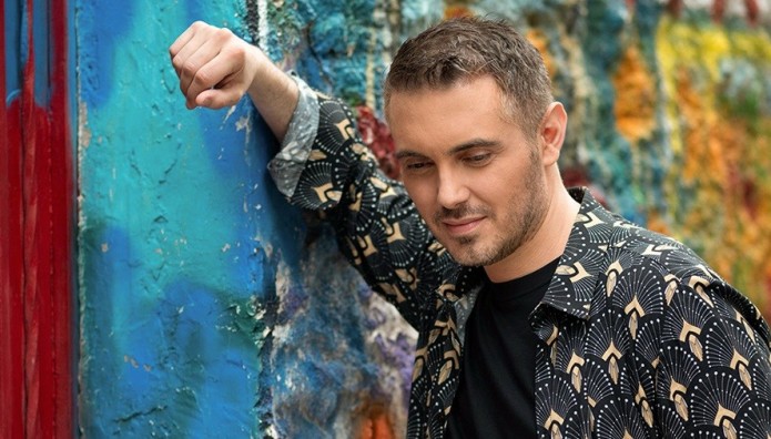 Ο  Χατζηγιάννης στο θέατρο Βράχων «Μελίνα Μερκούρη»