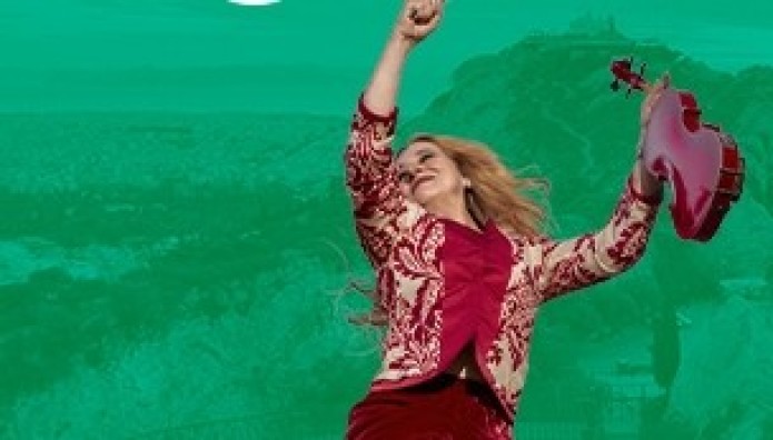 Η Ευανθία Ρεμπούτσικα  ανηφορίζει στο λόφο του Λυκαβηττού