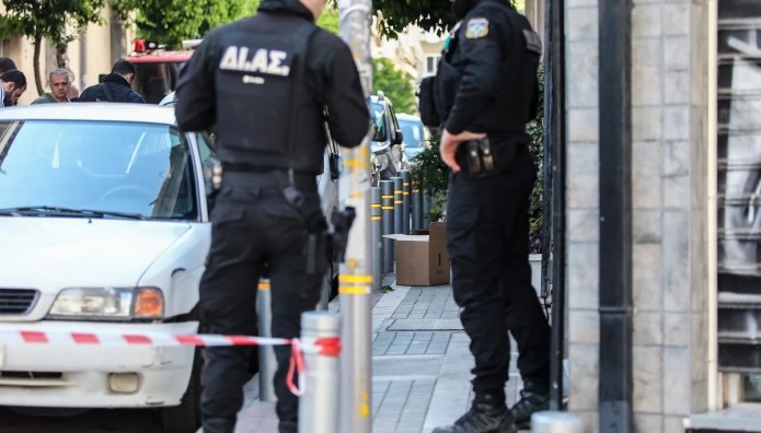 Φιλοπάππου: Έκρηξη Σε Είσοδο Πολυκατοικίας