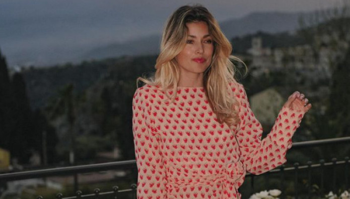 Βάσια Κωσταρά: Σε event με το must φόρεμα του καλοκαιριού