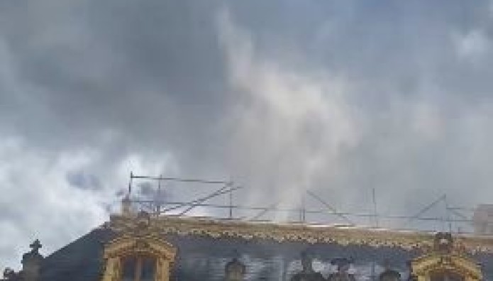 Φωτιά Στις Βερσαλλίες - Εκκενώθηκε Το Ανάκτορο