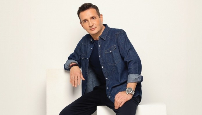 Η Καλοκαιρινή Περιοδεία Του Δημήτρη Μπάση