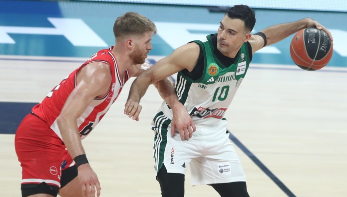 «Καρφί» Σλούκα για Γουόκαπ και παίκτες Ολυμπιακού