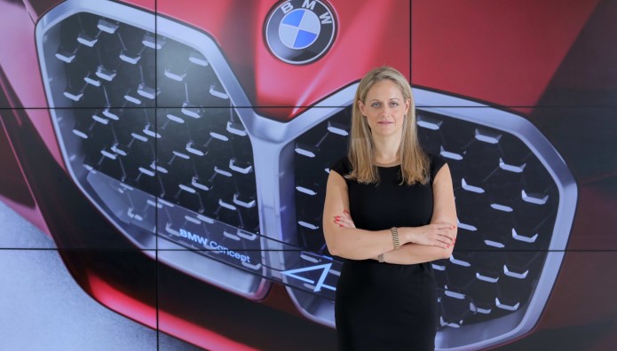 Η Kathrin Frauscher στο τιμόνι της BMW Financial Services