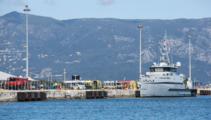 Φωτιά Σε Φορτηγό Πλοίο Στον Νέο Μώλο Δραπετσώνας