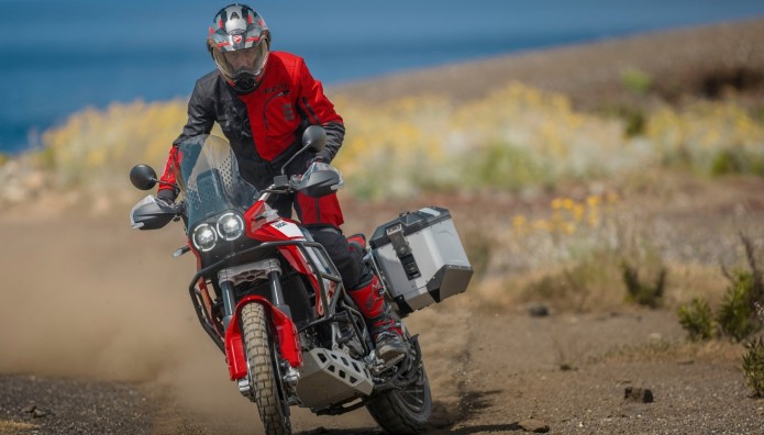 Ducati DesertX Discovery 2024: Την προίκισαν με μεγαλύτερο εξοπλισμό