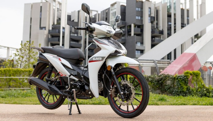 Πόσο κοστίζει το παπί UM FLASH 125 LZ στην Ελλάδα 