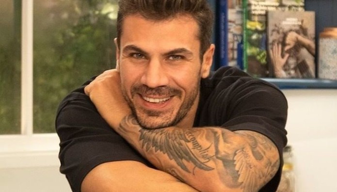 Άκης Πετρετζίκης