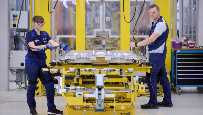 BMW: Ο απίστευτος αριθμός μπαταριών που έχει κατασκευάσει