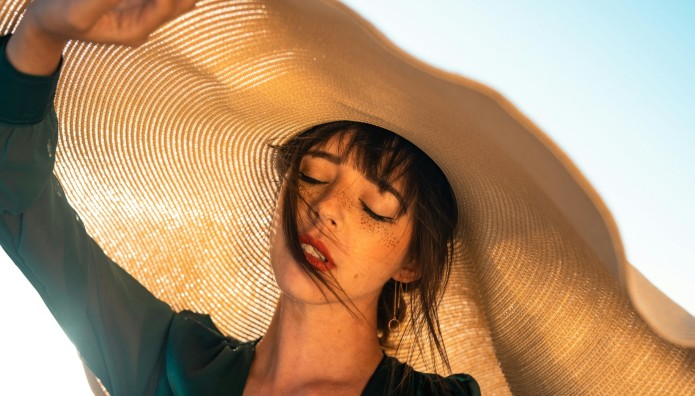 Πώς Να Προστατευτώ Από Τον Ήλιο Αν Έχω Ευαίσθητο Δέρμα;
