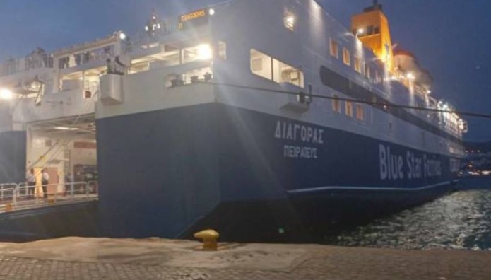 Καβάλα: Πλοίο Με 923 Επιβάτες Χτύπησε Στον Λιμενοβραχίονα