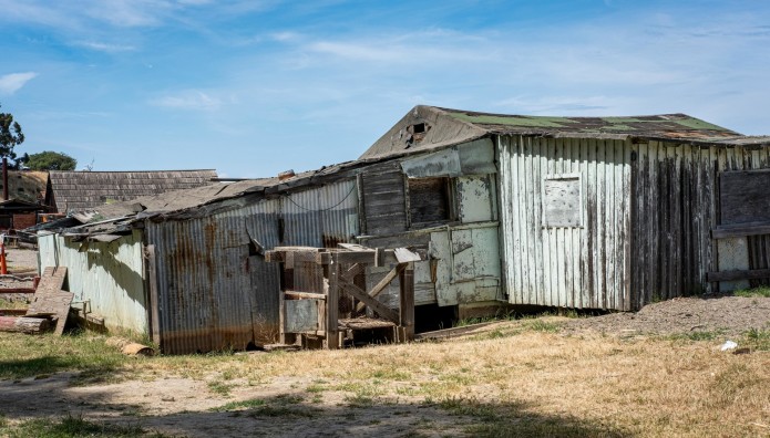 Βόλος: Μένει Σε Κοτέτσι Για Να Μη Βλέπει Σύζυγο Και Κόρη