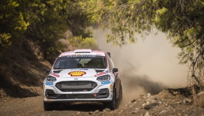 Επιβιώνουν στο Ράλλυ Ακρόπολις οι Μάνος και Κώστας Στεφανής