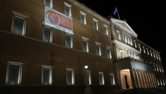 Παγκόσμια Ημέρα Καρδιάς: Φωταγωγήθηκε Η Βουλή