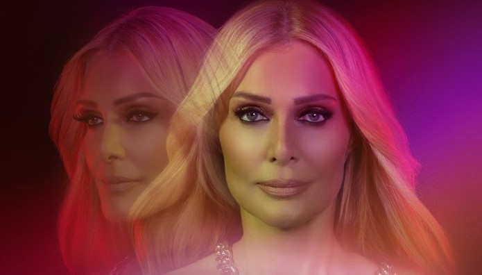 Η Νατάσα Θεοδωρίδου Στην Ακτή Πειραιώς