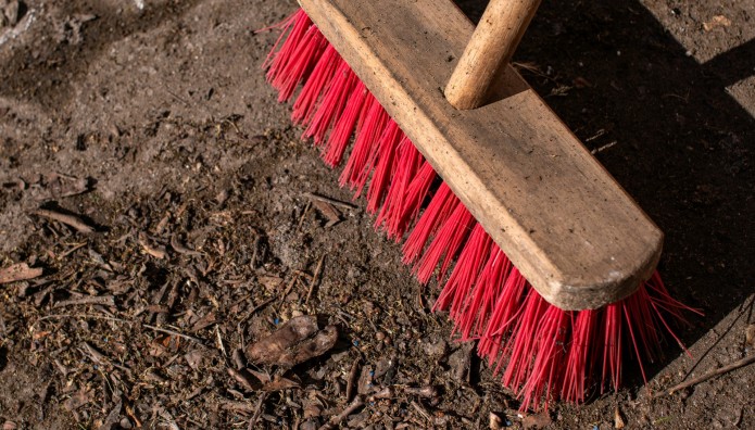 Χαλκιδική: Χτύπησε Τον Φίλο Της Με Σκουπόξυλο