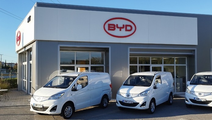 BYD: Γιορτάζει 100 ηλεκτρικά βαν ΕΤP3 στους ελληνικούς δρόμους