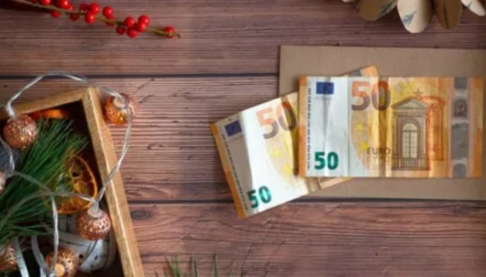 Δώρο Χριστουγέννων: Γιατί Θα Καταβληθεί Νωρίτερα Φέτος