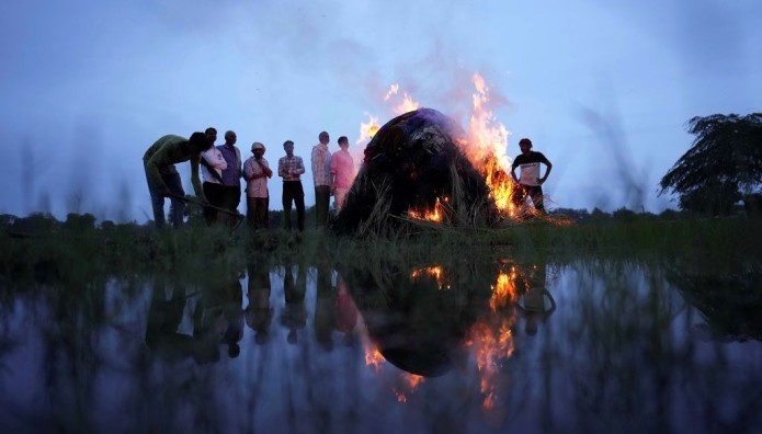 Ινδία καύση νεκρού