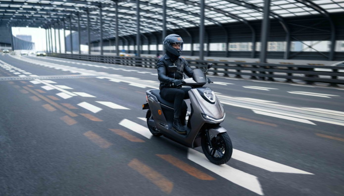 Yadea Fierider: Πόσο κοστίζει το νέο ηλεκτρικό scooter