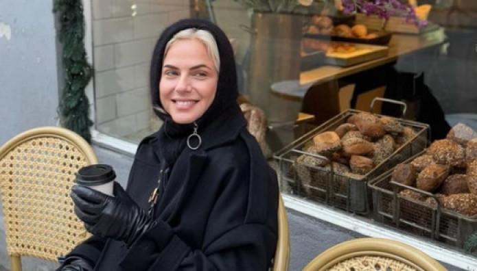 Κοντοβά: Στη Δανία με Dior τσάντα και total denim look