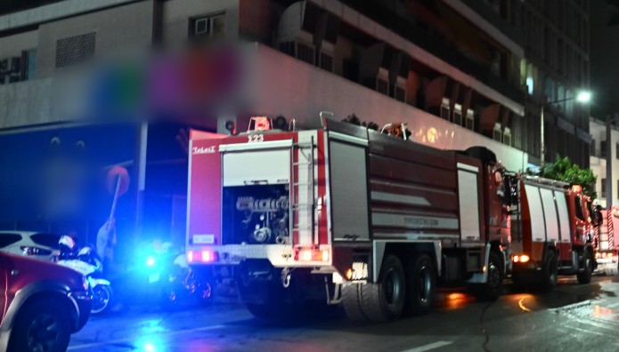 Φωτιά Τώρα Πειραιάς: Σε Πολυκατάστημα Παιχνιδιών Η Πυρκαγιά