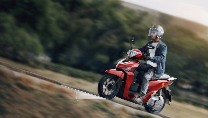 Yadea Voltguard: Ηλεκτρικό scooter με μπαταρίες που μπαίνουν στο...νερό 