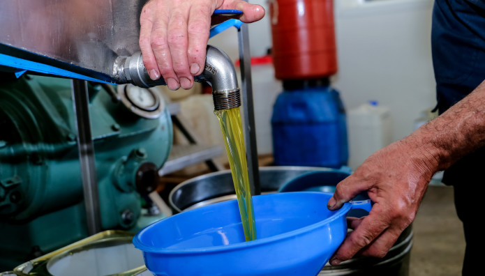 Ελαιόλαδο: Tέλος Στον Παραδοσιακό Τενεκέ – Τι Αλλάζει