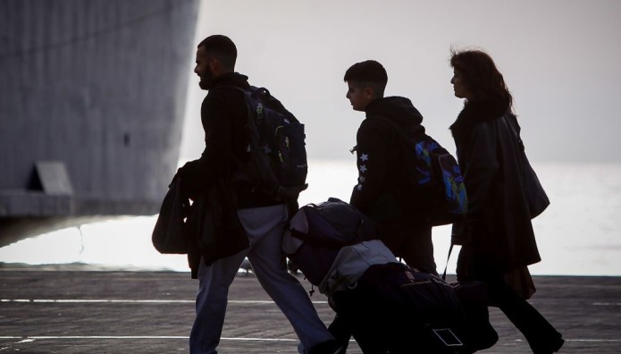 επιβάτες πλοίων λιμάνι