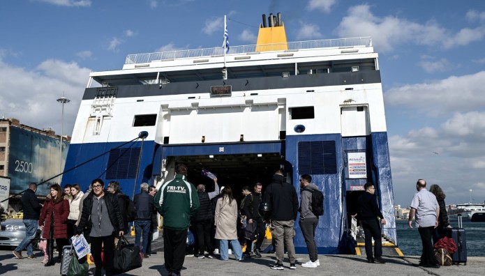 πλοίο λιμάνι Πειραιά