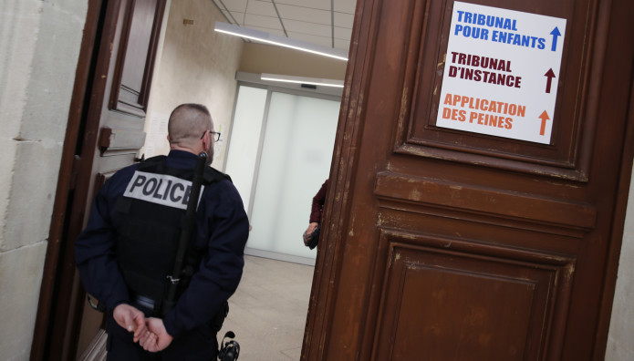 Γαλλία: Χειρουργός Κακοποιούσε Δεκάδες Παιδιά Σε Αναισθησία