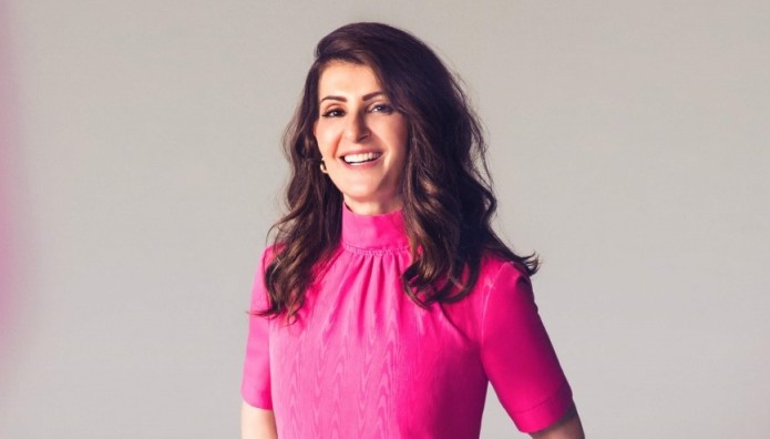 Vardalos παρουσιάζει στα ελληνικά την παράστασή της