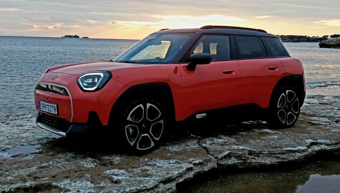 Test drive: Δοκιμάζουμε το νέο ηλεκτρικό MINI Aceman SE