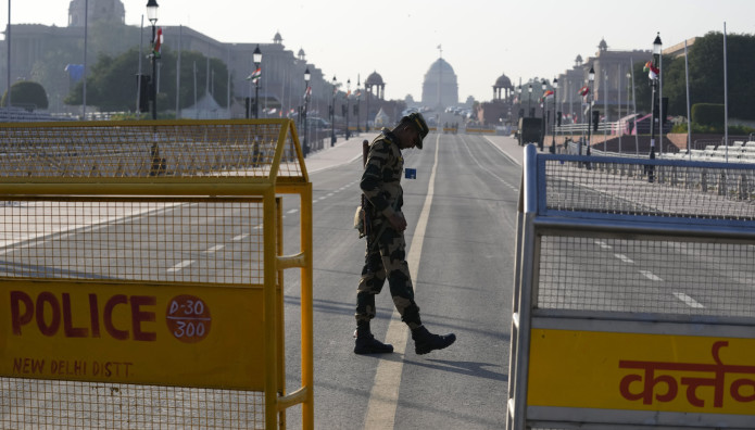 Πτώμα Ινδής πολιτικού βρέθηκε σε βαλίτσα σε στάση λεωφορείου