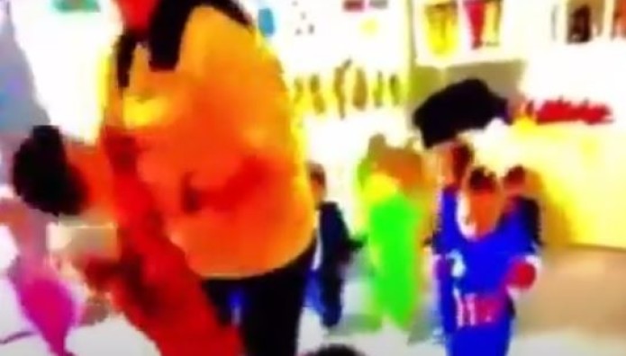 Κύπρος: Νηπιαγωγός Απειλούσε Να Πετάξει Από Παράθυρο 2χρονο