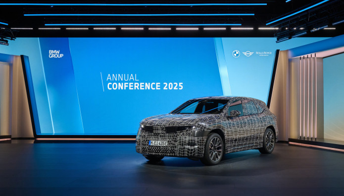 BMW: Ξεκινά την επίθεση με 40 νέα μοντέλα