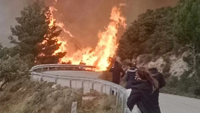 Φωτιά Στη Λευκάδα