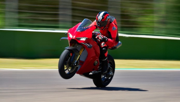 Ducati Athens: Ανοίγει τη νέα σεζόν με όλα τα νέα μοντέλα