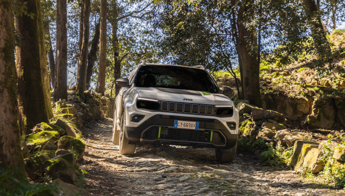 Jeep Avenger 4xe από 34.490 ευρώ