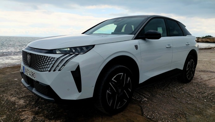 Test drive: Οδηγούμε το εντυπωσιακό PEUGEOT 3008 Hybrid 145 e-DCS6